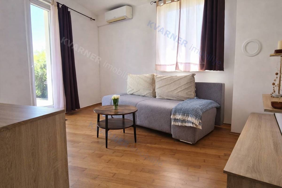 Pritlično stanovanje z vrtom in pogledom - mesto Krk