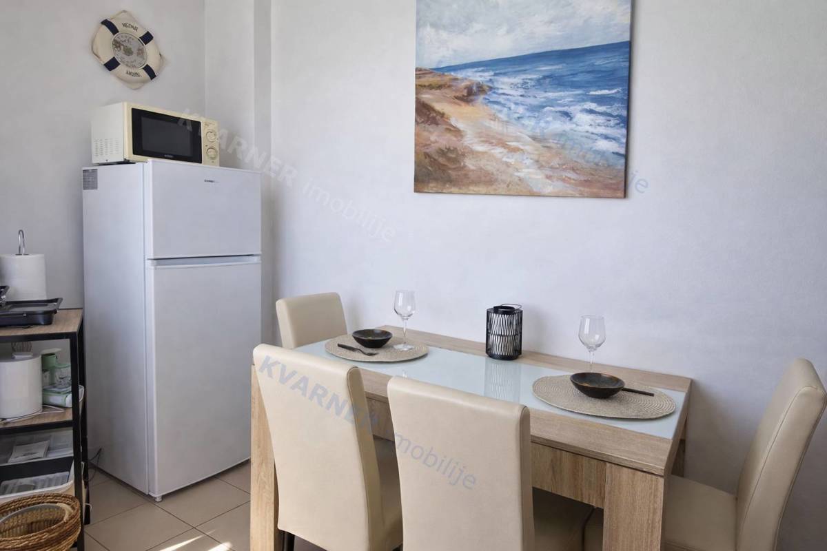 Pritlično stanovanje z vrtom in pogledom - mesto Krk