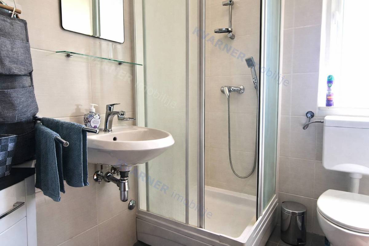 Pritlično stanovanje z vrtom in pogledom - mesto Krk