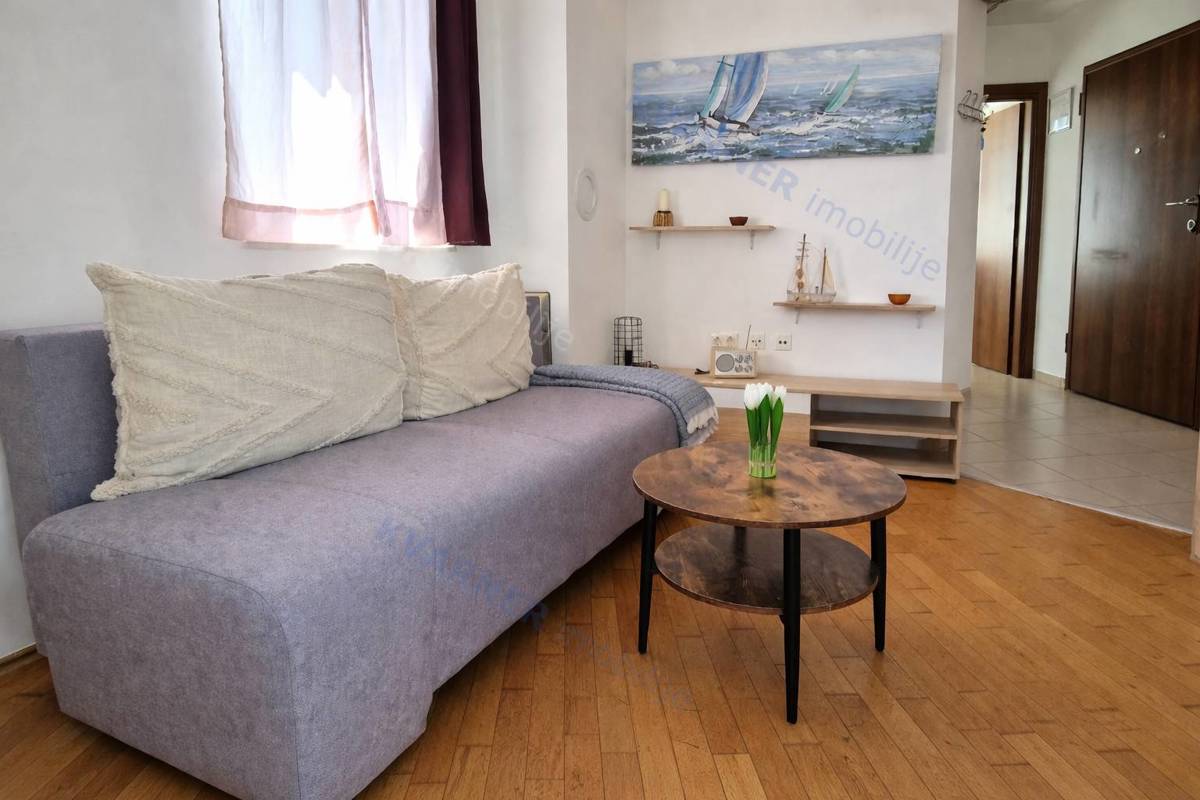 Pritlično stanovanje z vrtom in pogledom - mesto Krk