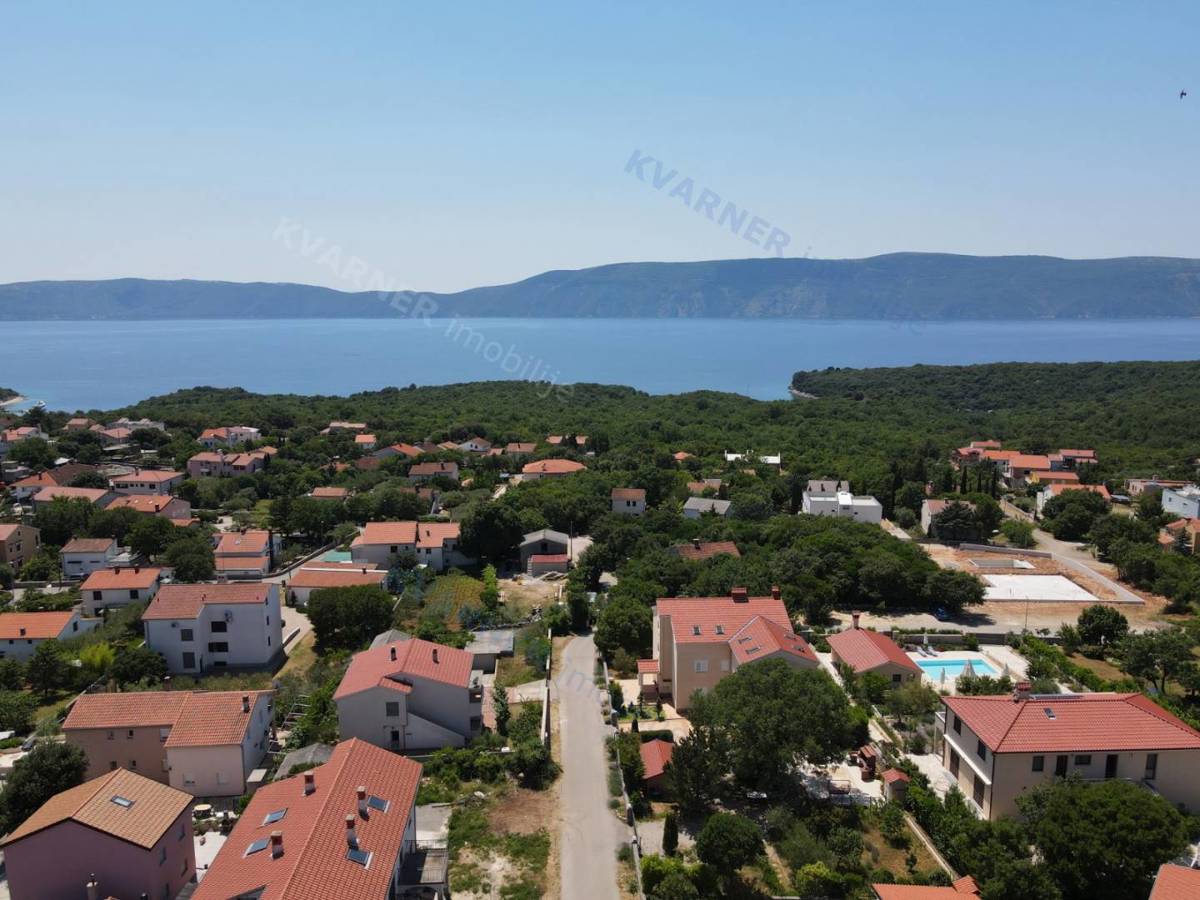 Zazidljivo zemljišče na mirni lokaciji!
