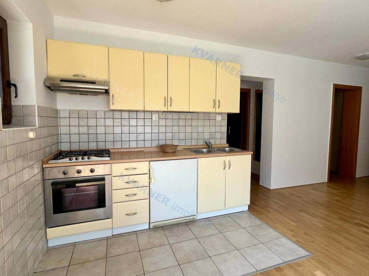 Baška - Prodaja, pritlično stanovanje s skupnim bazenom!