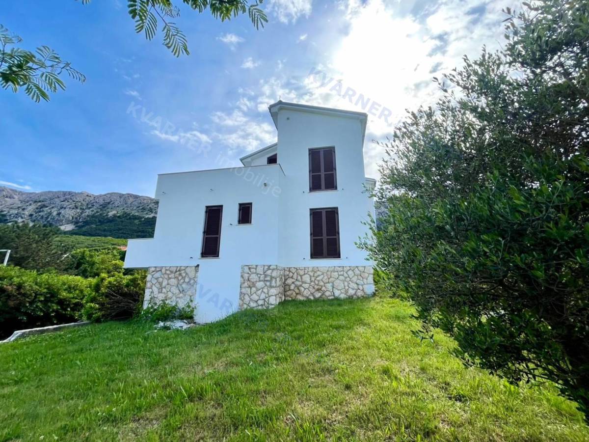 Baška - Prodaja, pritlično stanovanje s skupnim bazenom!