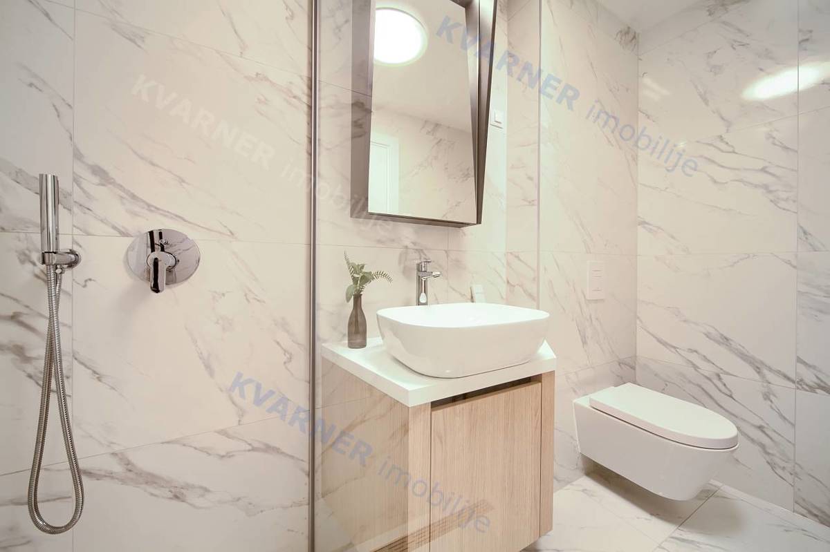 Mesto Krk - Opremljeno pritlično stanovanje s teraso