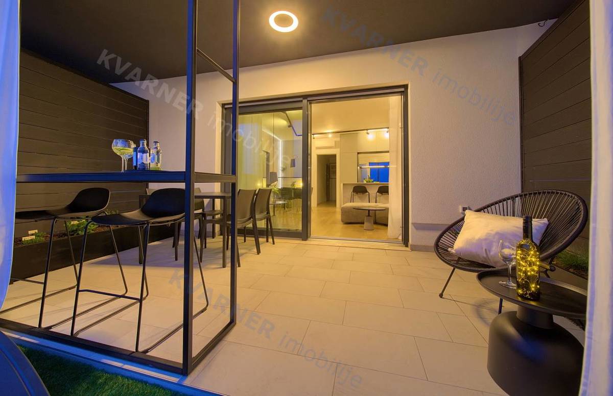 Mesto Krk - Opremljeno pritlično stanovanje s teraso