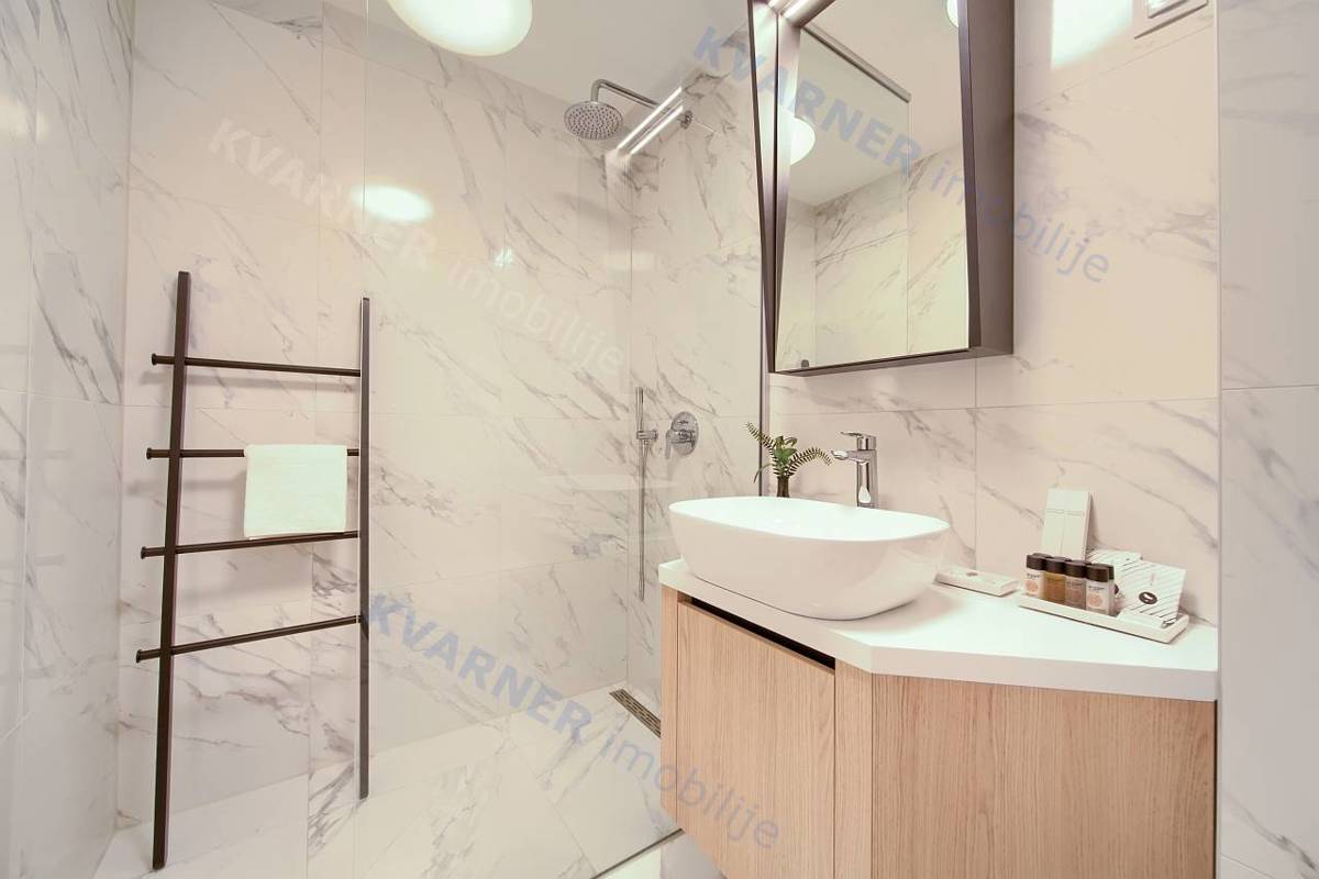 Mesto Krk - Opremljeno pritlično stanovanje s teraso