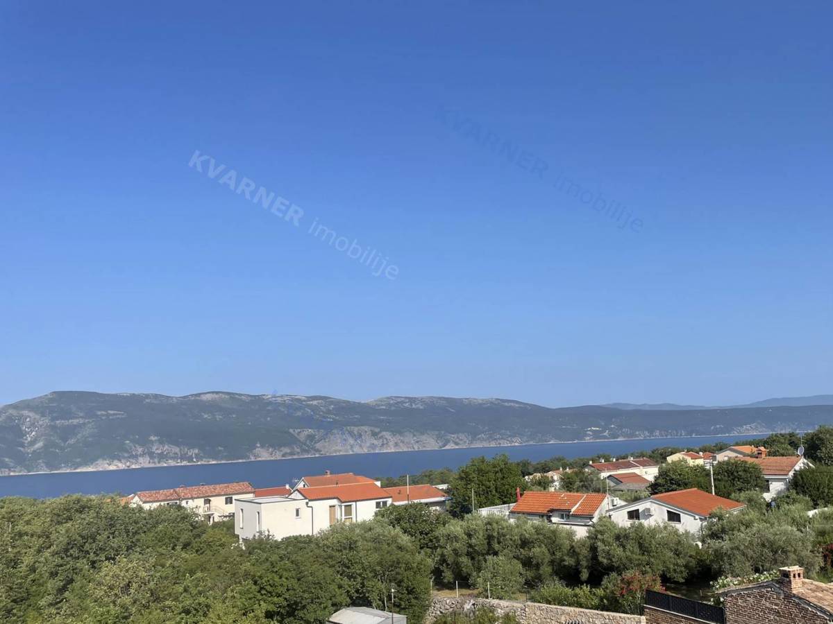 Prodaja – novogradnja z bazenom in pogledom na morje