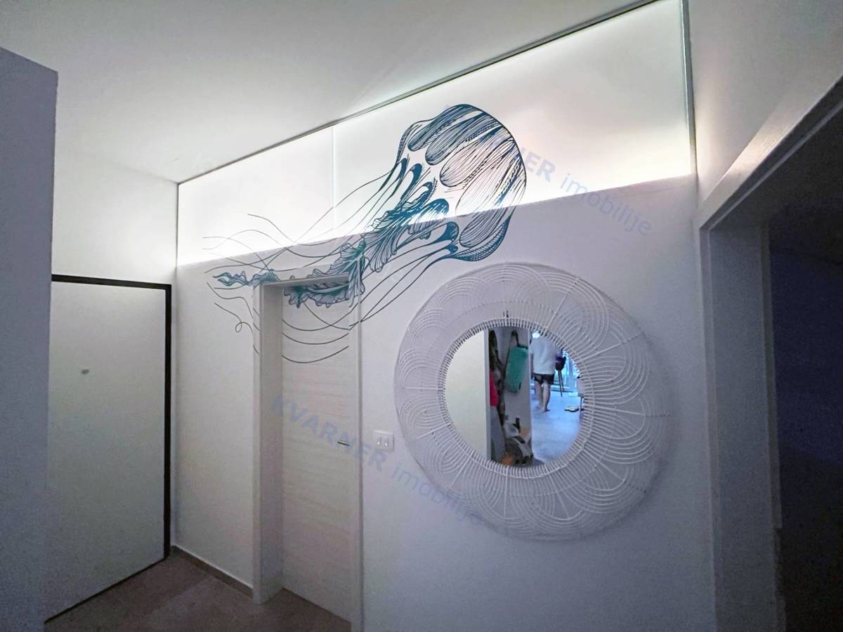 Malinska - sodobno stanovanje v pritličju z vrtom!