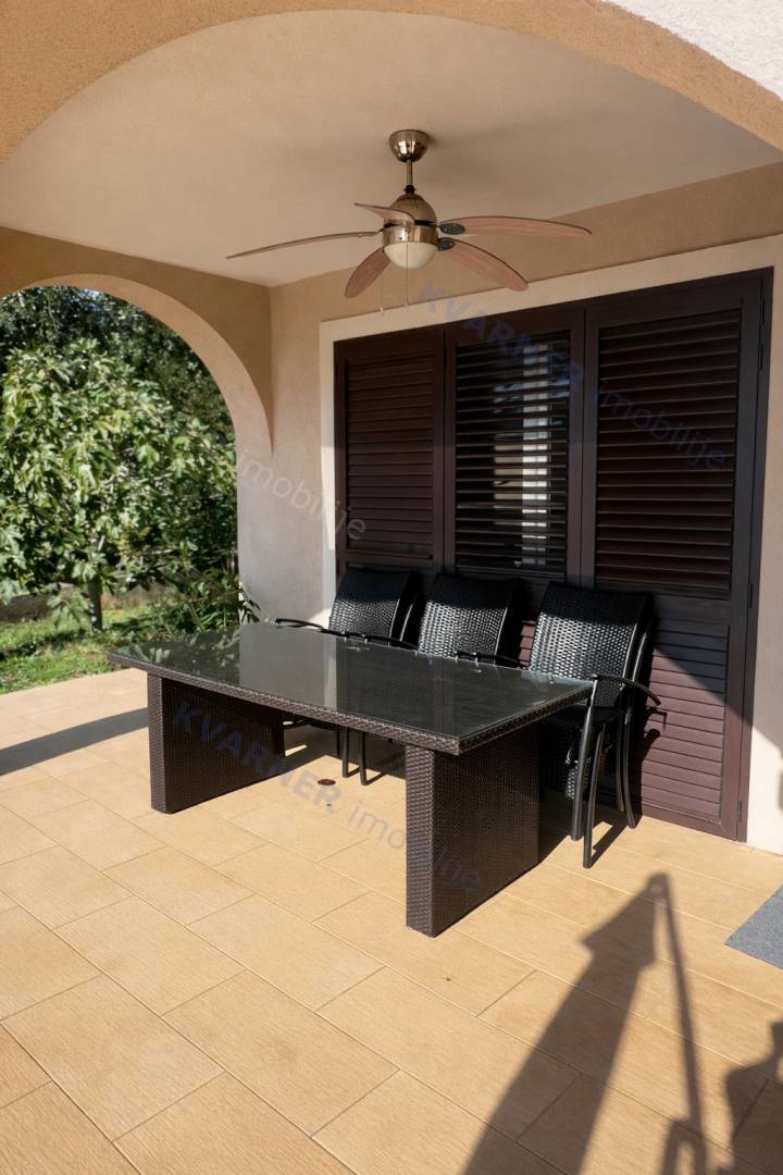 Pritlično stanovanje s pogledom na morje - Krk