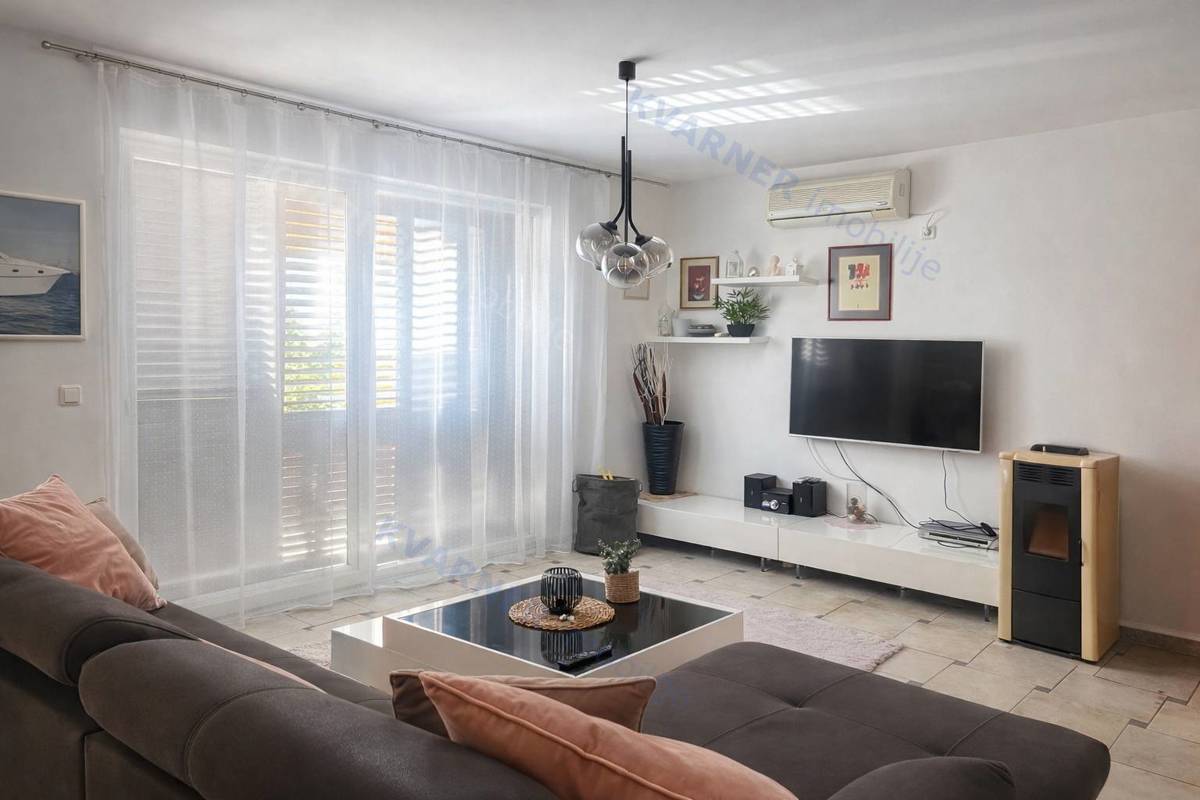 Pritlično stanovanje s pogledom na morje - Krk