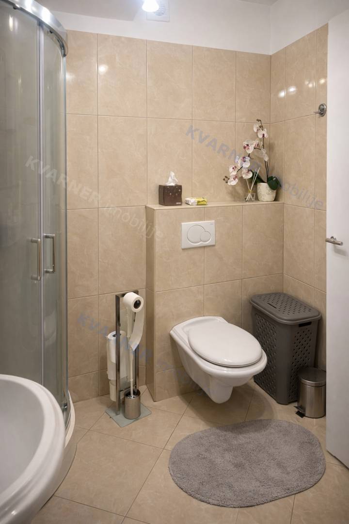 Pritlično stanovanje s pogledom na morje - Krk