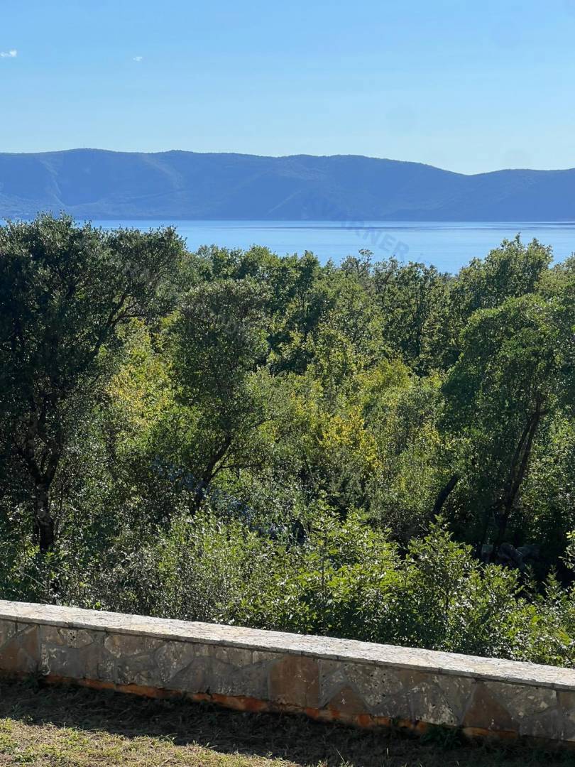 Pritlično stanovanje s pogledom na morje - Krk