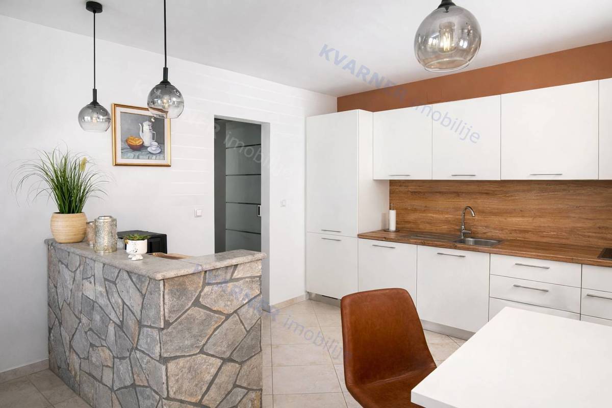 Pritlično stanovanje s pogledom na morje - Krk