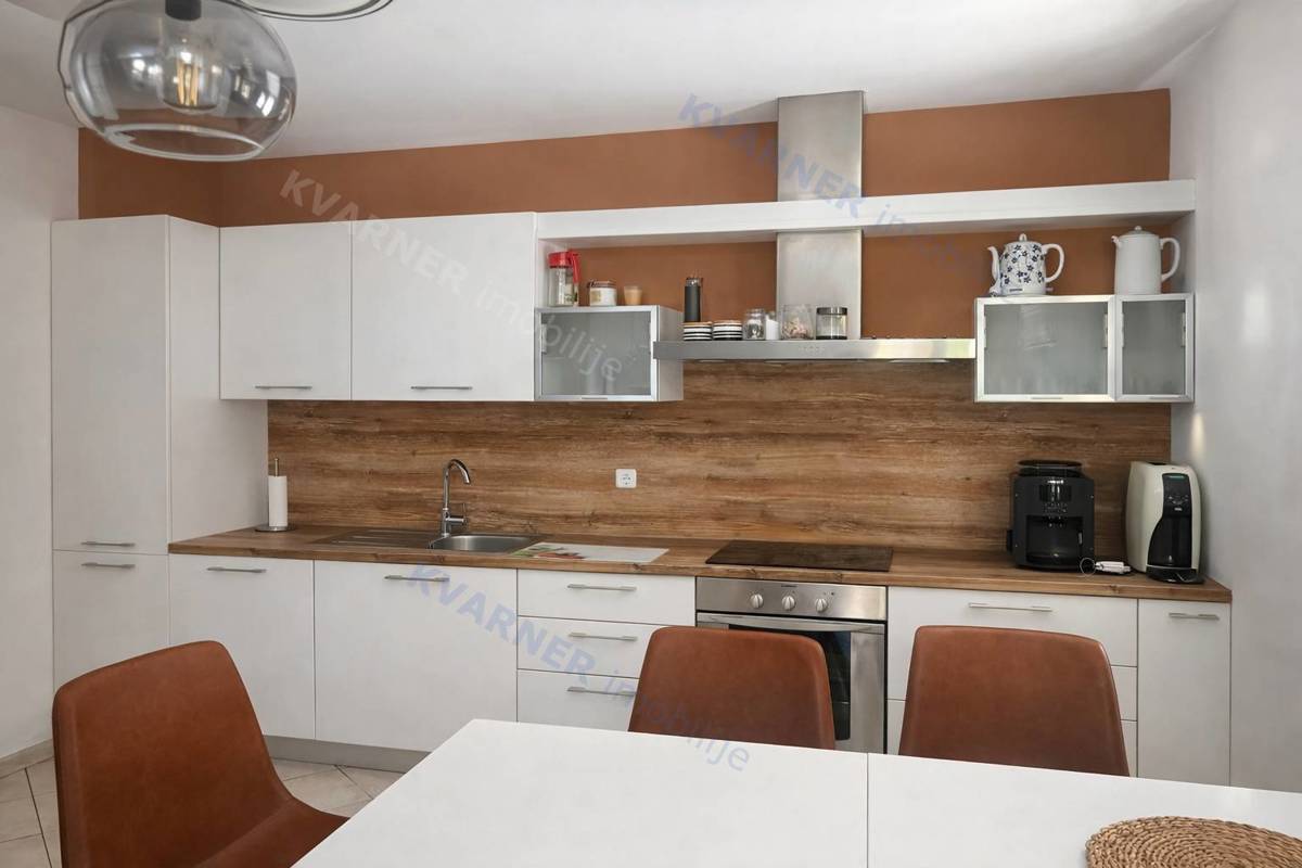 Pritlično stanovanje s pogledom na morje - Krk