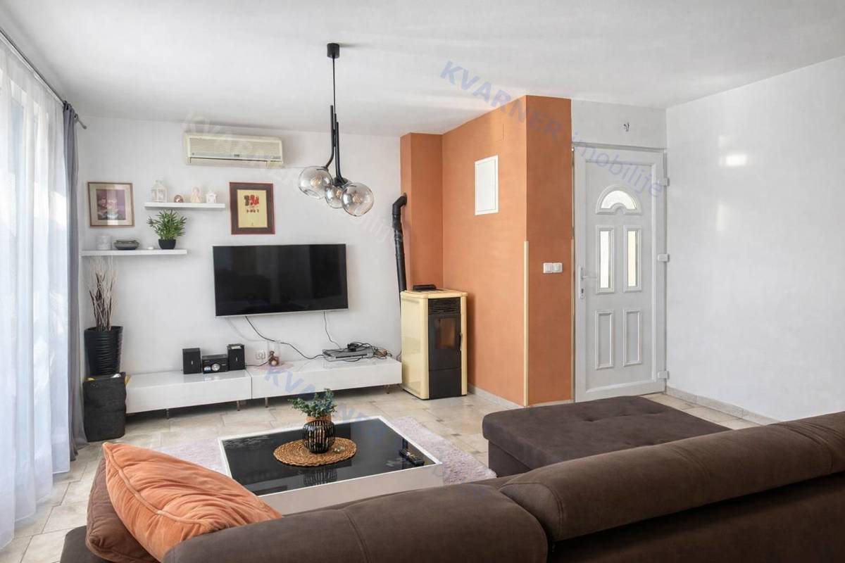 Pritlično stanovanje s pogledom na morje - Krk