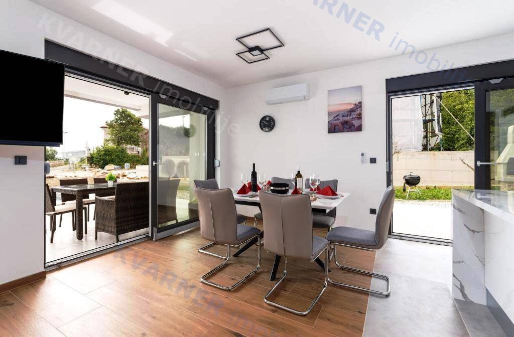 Vrbnik - hiša z bazenom in pogledom na morje!