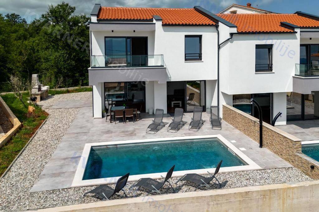 Vrbnik - hiša z bazenom in pogledom na morje!