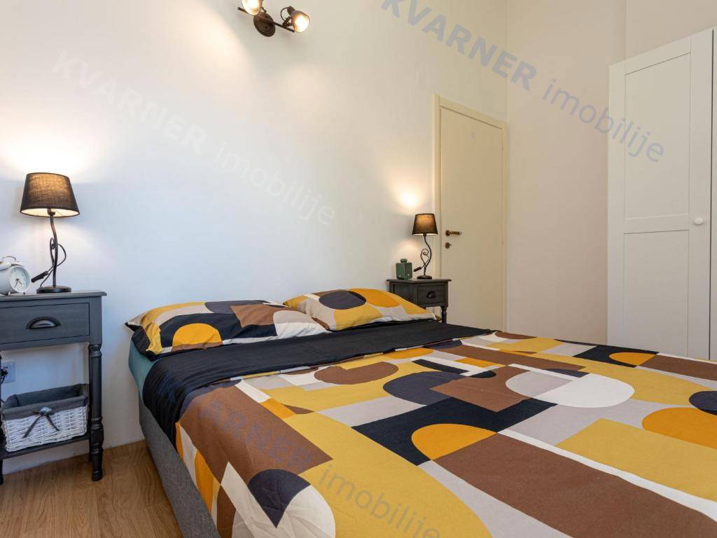 Očarljiva dvojna hiša z bazenom - mirna lokacija!