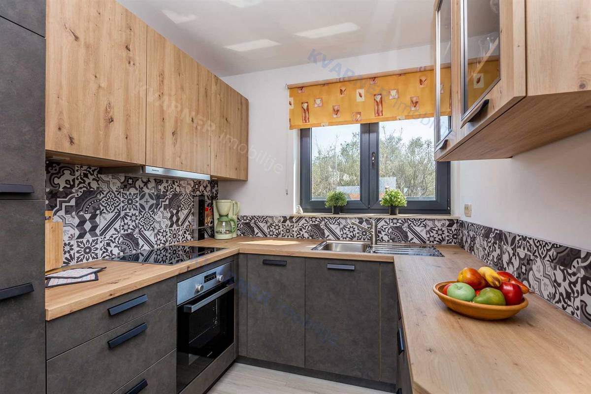 Malinska - hiša z bazenom in pogledom na morje