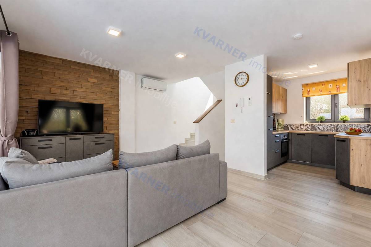 Malinska - hiša z bazenom in pogledom na morje