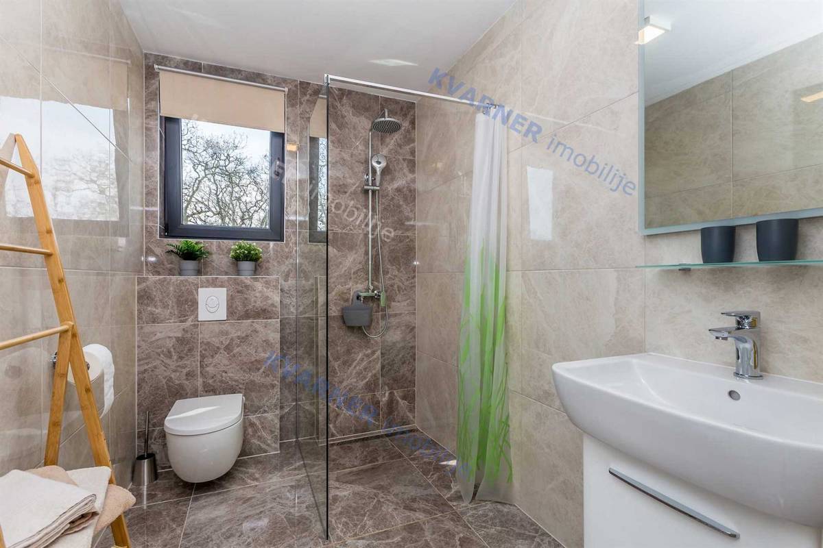 Malinska - hiša z bazenom in pogledom na morje