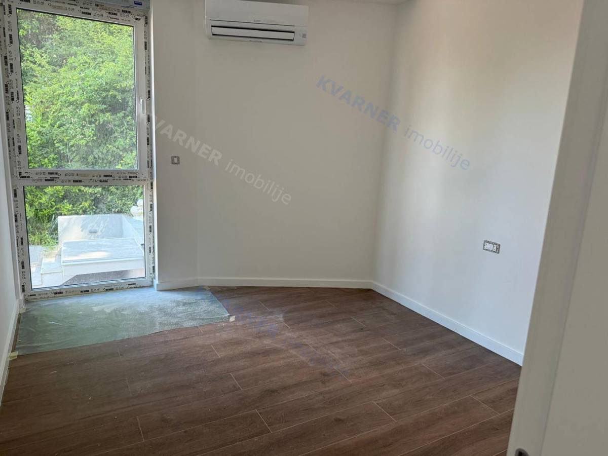Omišalj-Novogradnja! Apartma s bazenom 150 m od plaže