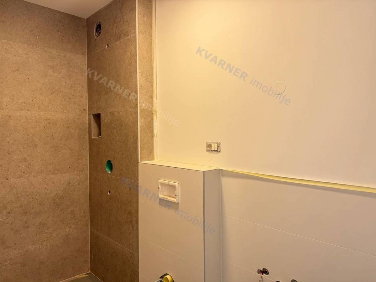 Omišalj-Novogradnja! Apartma s bazenom 150 m od plaže