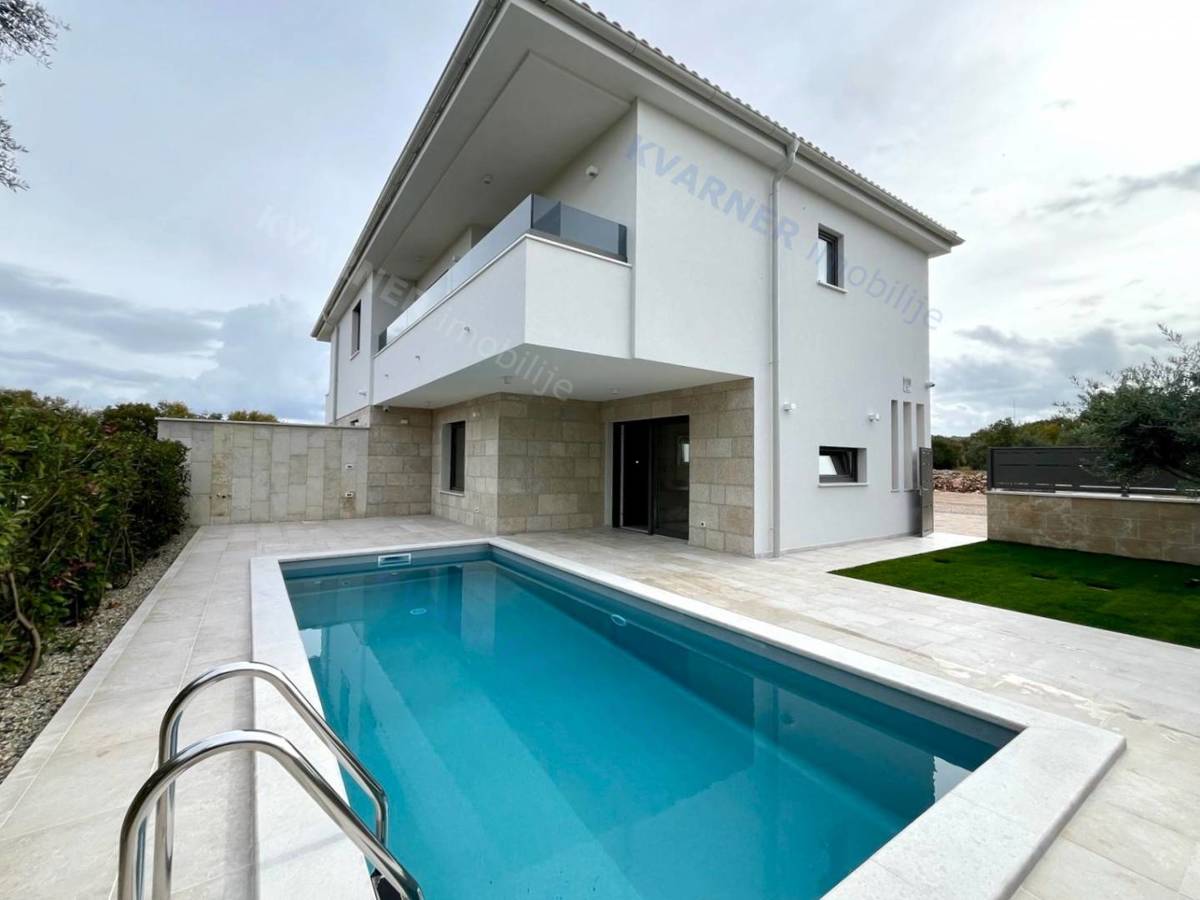 Malinska - Opremljena moderna dvojna hiša z bazenom