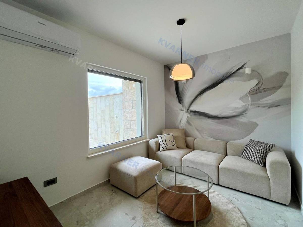 Malinska - Opremljena moderna dvojna hiša z bazenom