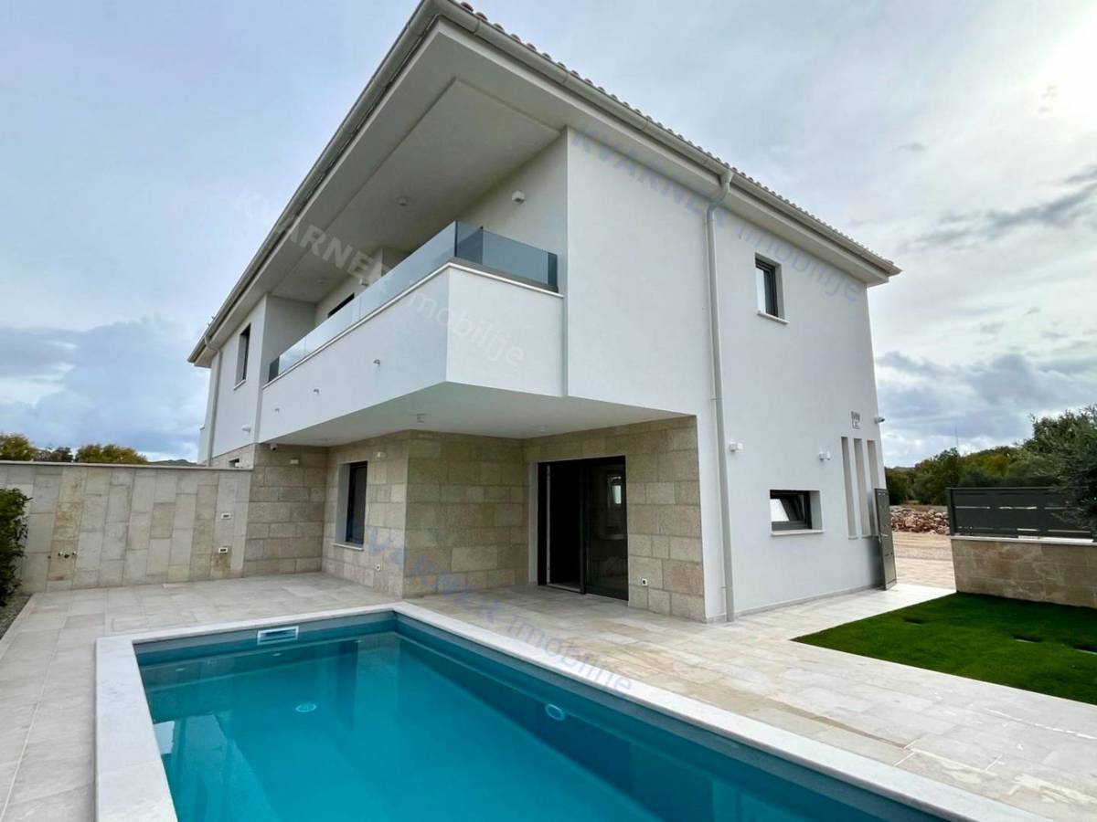 Malinska - Opremljena moderna dvojna hiša z bazenom