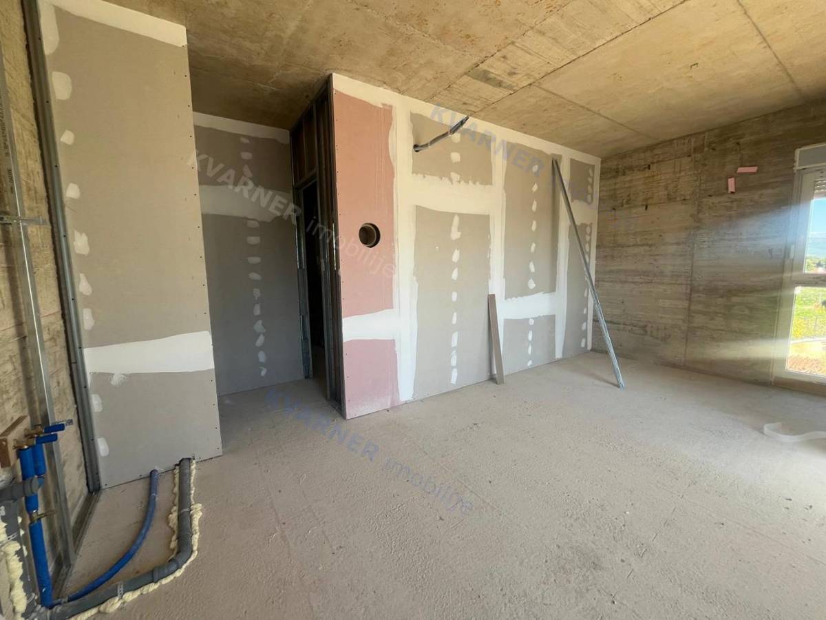 Pritlični apartma na Krku – blizu morja!