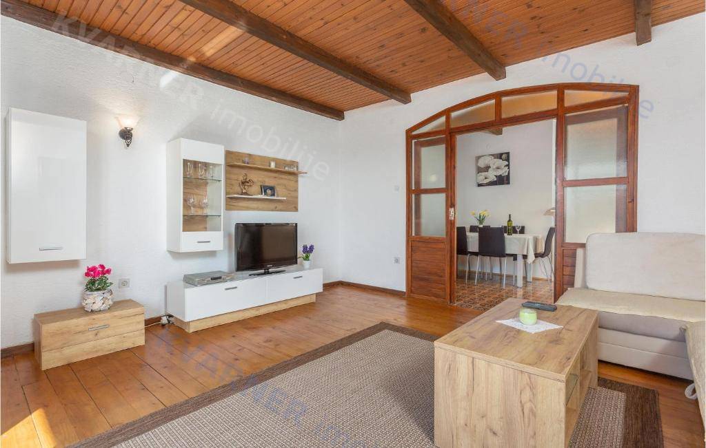 Punat, prodaja - Samostojna hiša z bazenom!