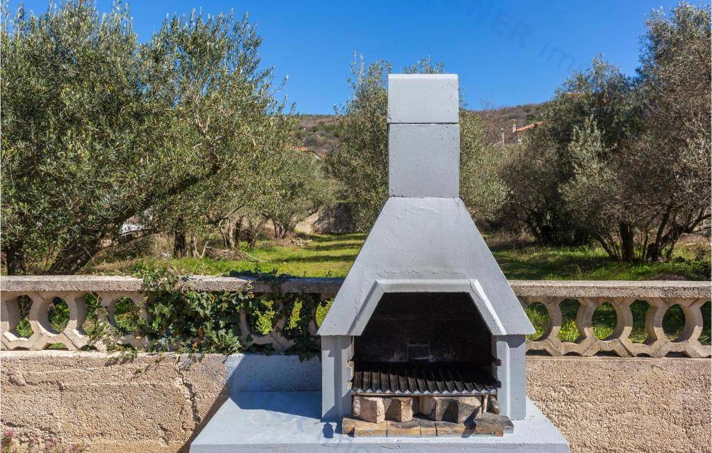 Punat, prodaja - Samostojna hiša z bazenom!