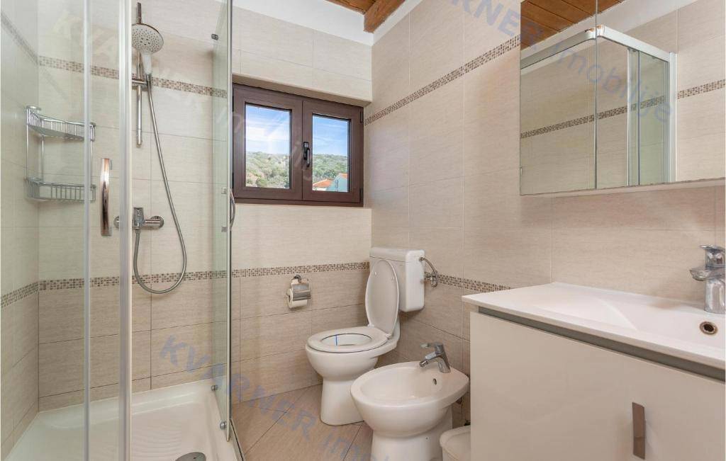 Punat, prodaja - Samostojna hiša z bazenom!