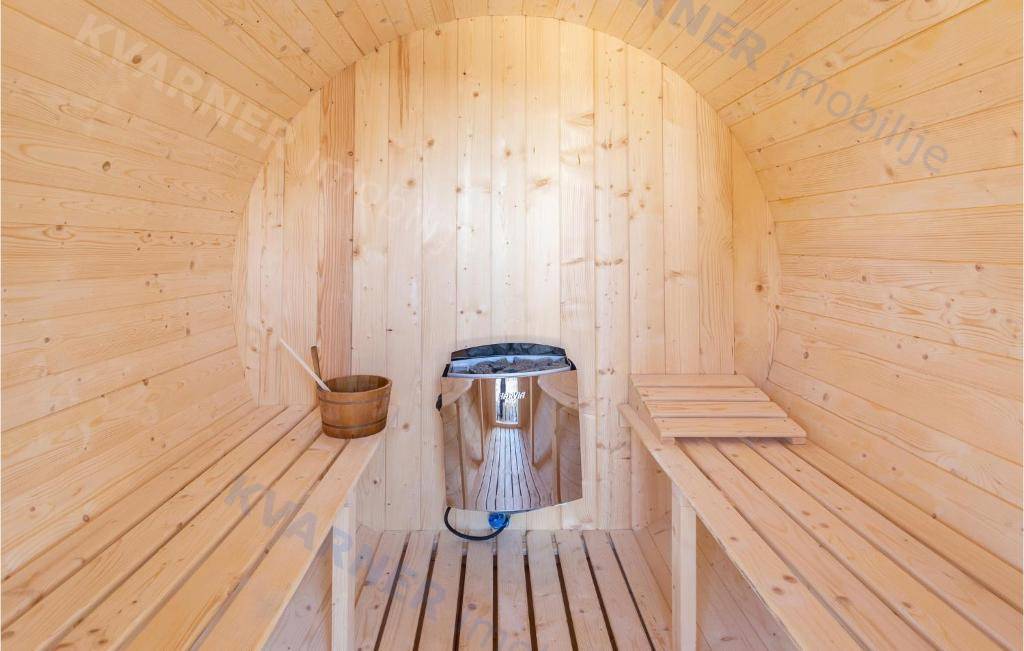 Punat, prodaja - Samostojna hiša z bazenom!