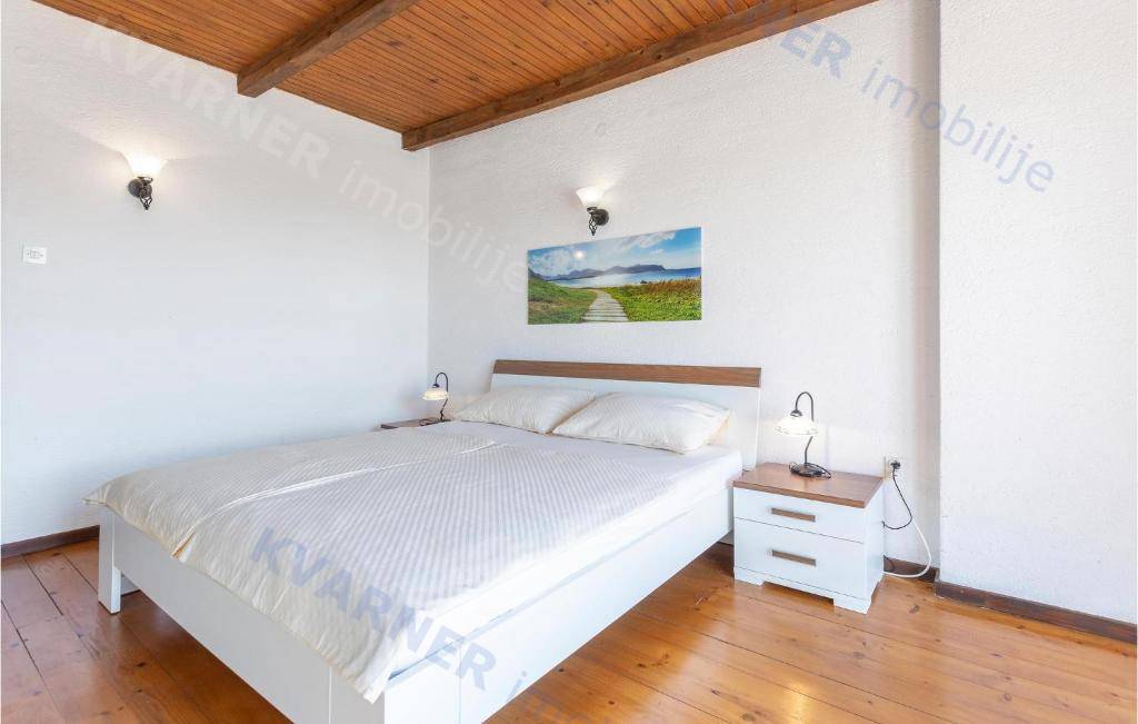 Punat, prodaja - Samostojna hiša z bazenom!