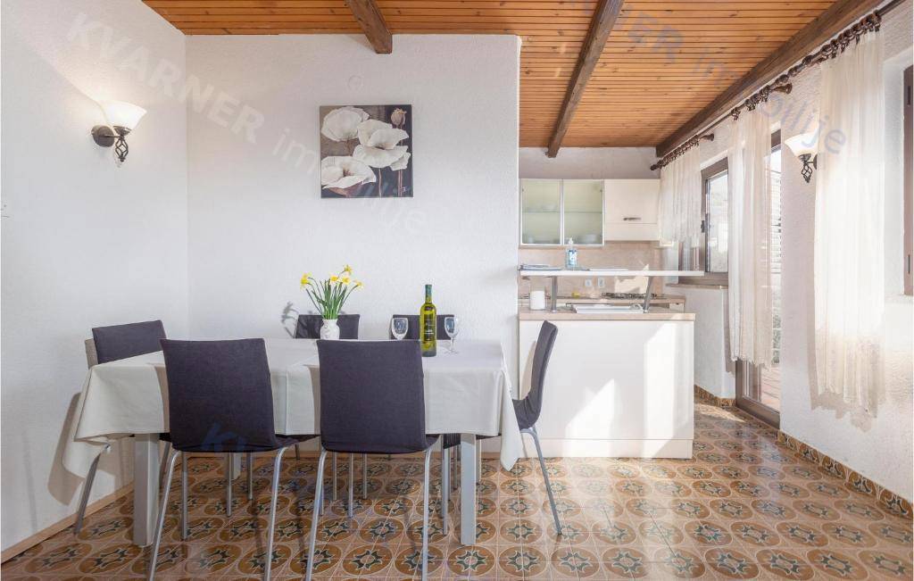 Punat, prodaja - Samostojna hiša z bazenom!