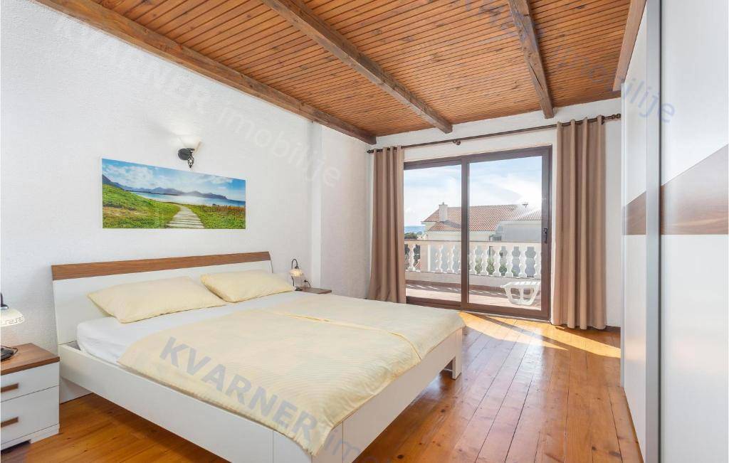 Punat, prodaja - Samostojna hiša z bazenom!