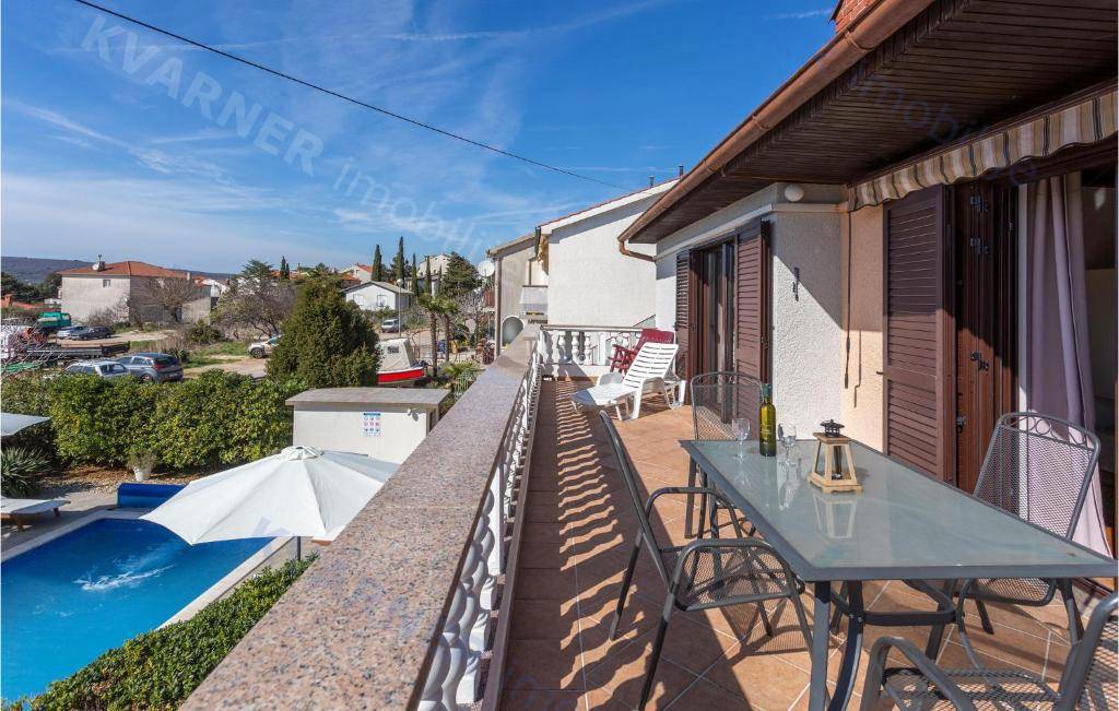 Punat, prodaja - Samostojna hiša z bazenom!