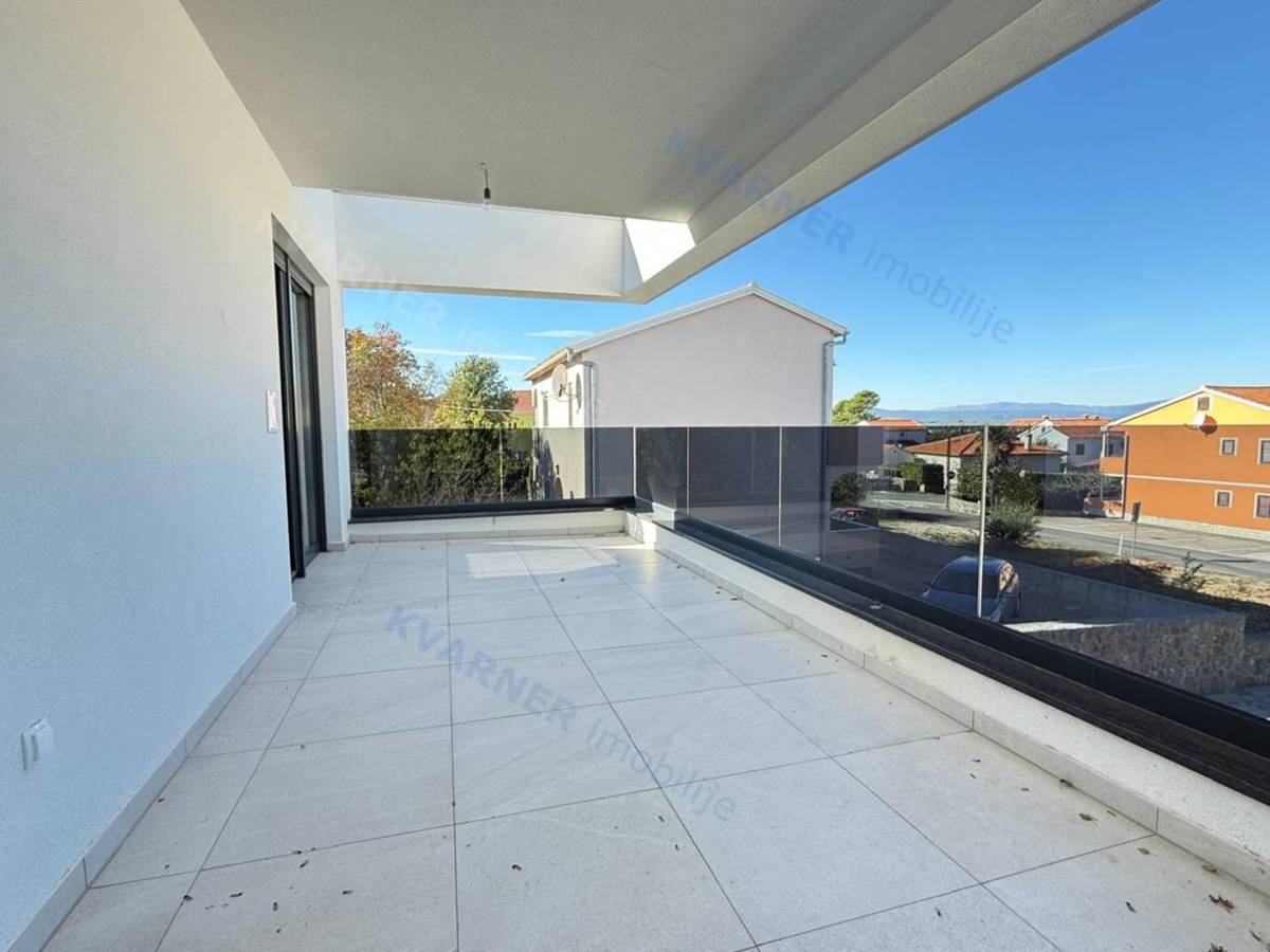 Malinska - Nova moderna dvojna hiša s bazenom