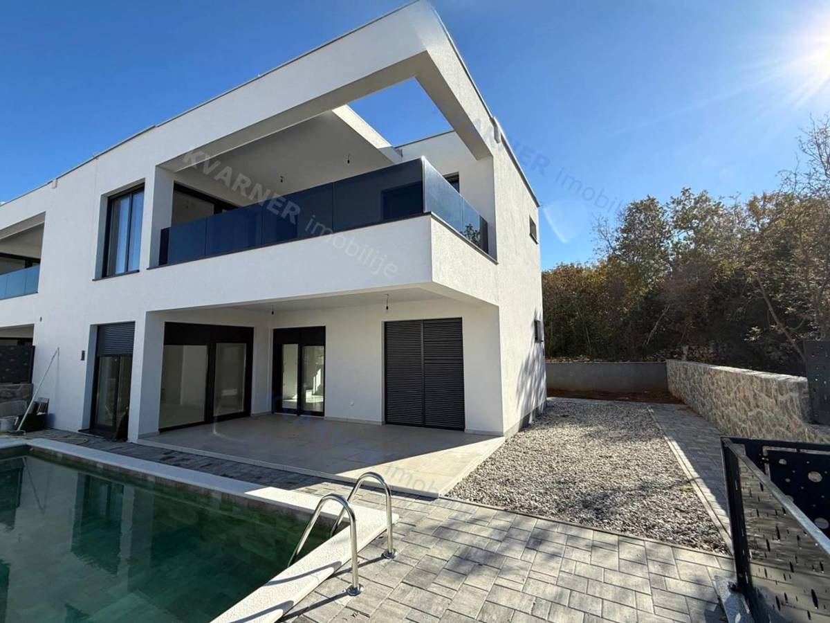 Malinska - Nova moderna dvojna hiša s bazenom