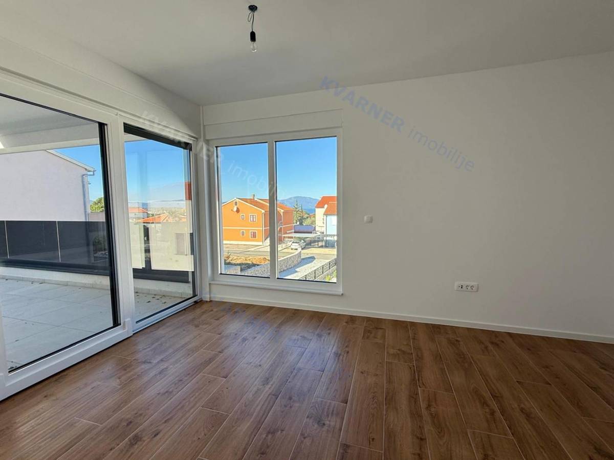 Malinska - Nova moderna dvojna hiša s bazenom