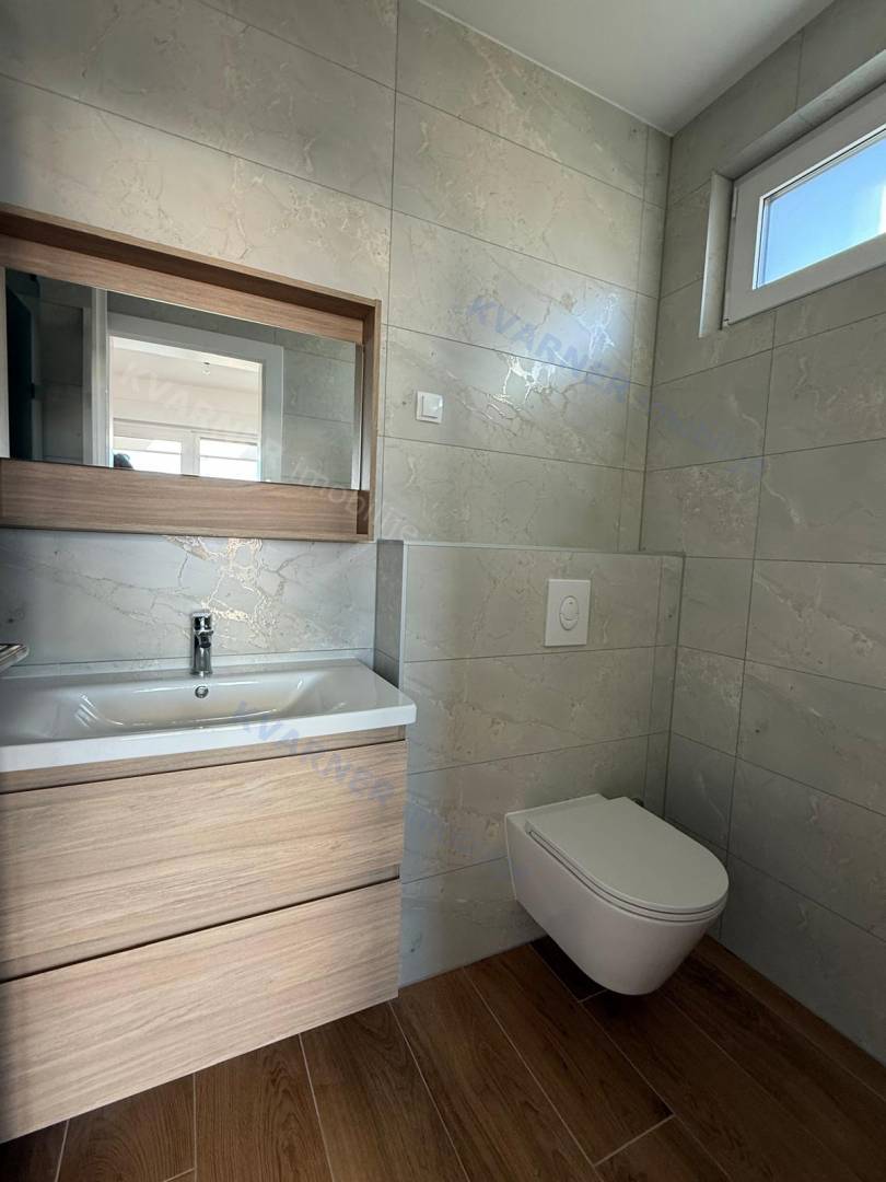 Malinska - Nova moderna dvojna hiša s bazenom