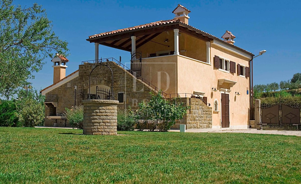 Vila v Momjanu