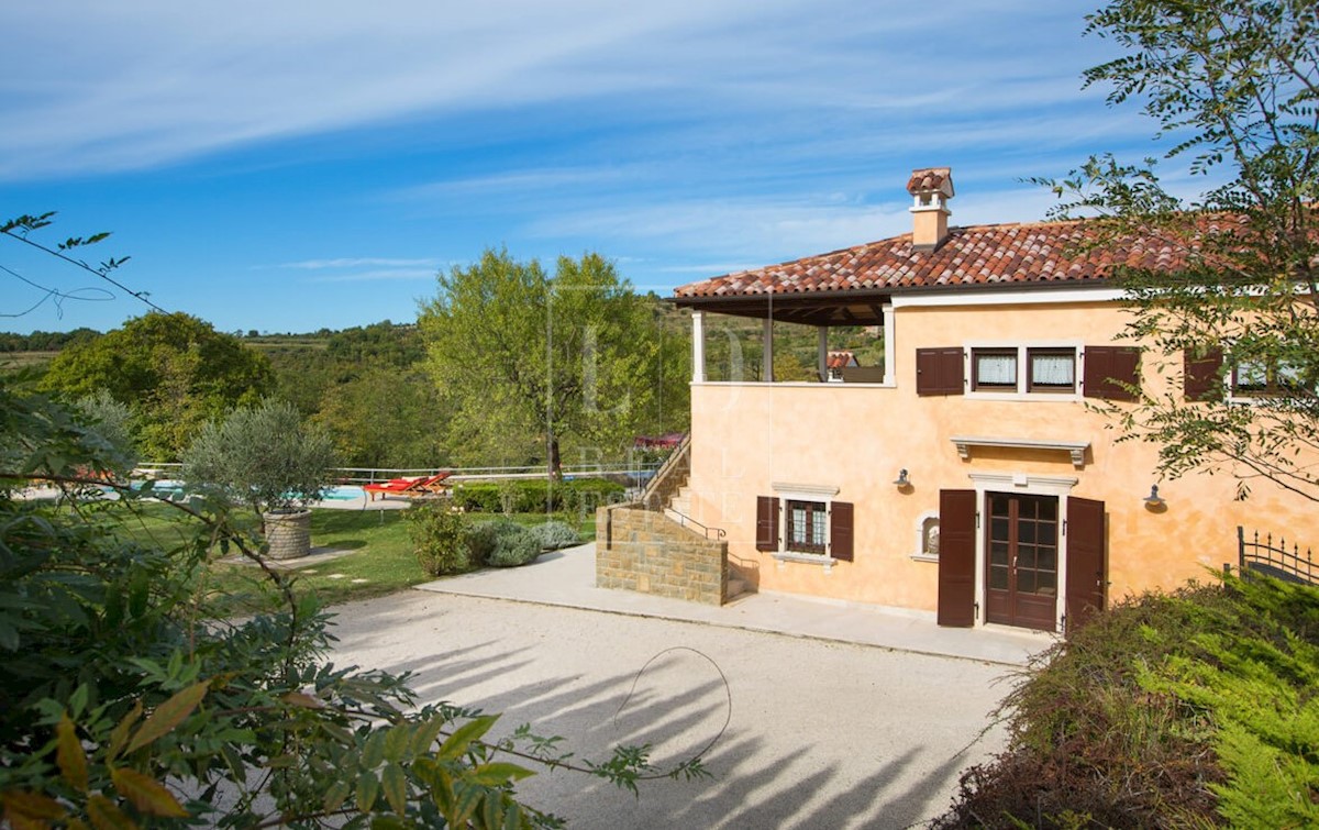 Vila v Momjanu