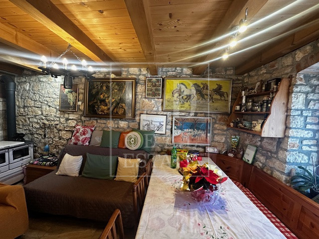 Hiša v okolici Lovreča