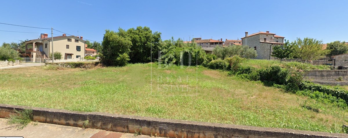 Zemljišče z gradbenim dovoljenjem