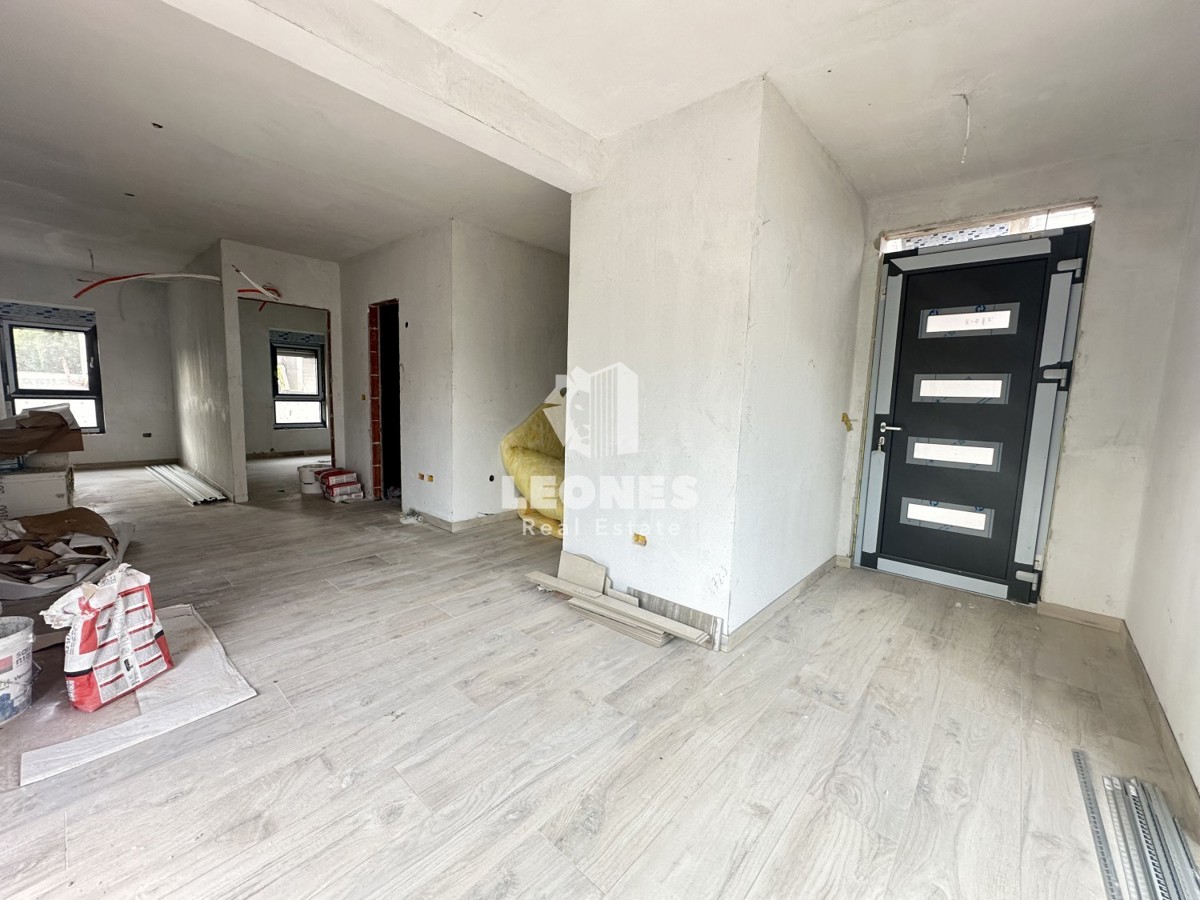 Stanovanje v pritličju z velikim vrtom 300 metrov od morja stran v Lovrečici