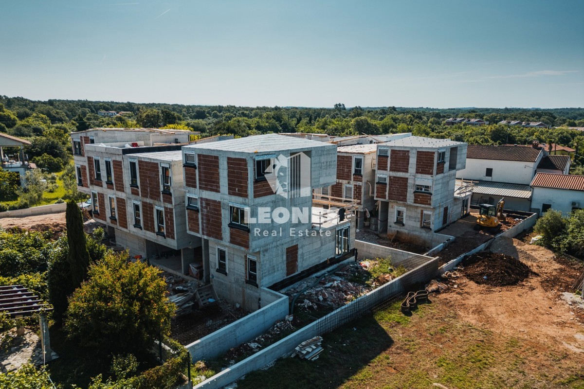 Dvoetažni apartma v Lovrečici, le 300 metrov od morja