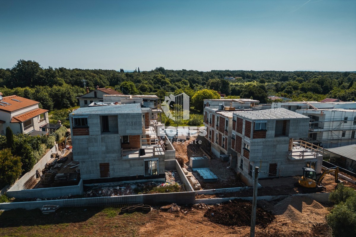 Dvoetažni apartma v Lovrečici, le 300 metrov od morja